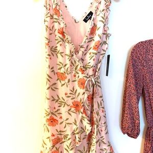 Brand new!! Wear to a summer wedding or brunch w your girls!